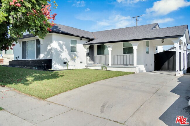 Building Photo - 6116 S La Cienega Blvd