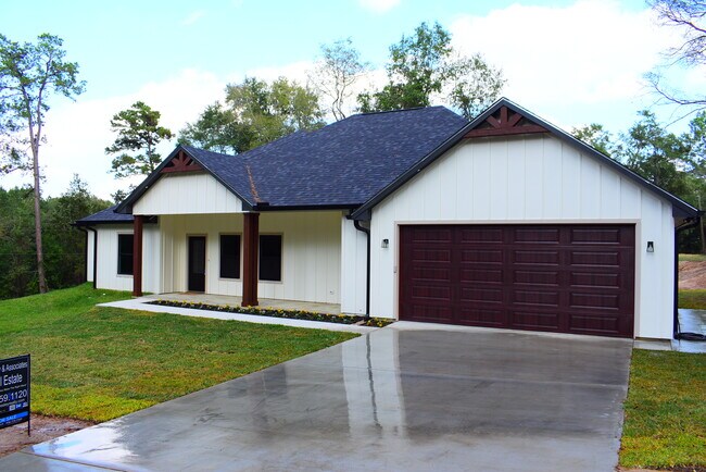 Building Photo - 2713 Sullivan Dr