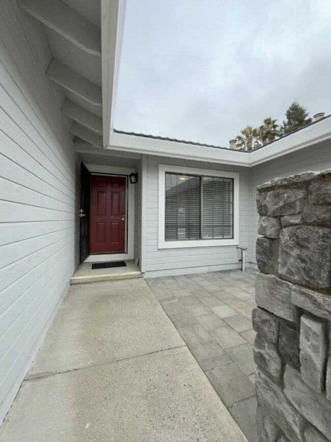 Building Photo - 204 Ashby Pl