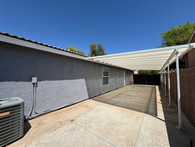 Building Photo - Welcome Home!!
