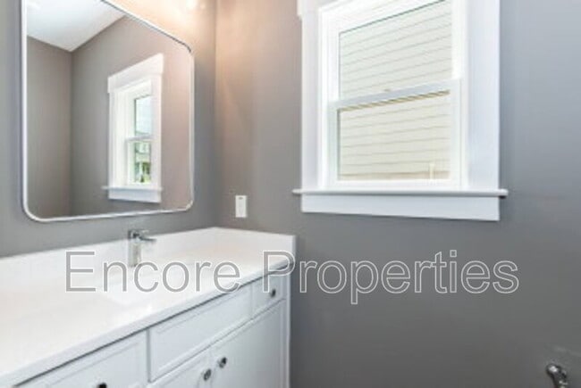 Building Photo - 1406 Gearwood Ave
