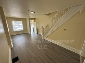 Building Photo - 739 Lincoln St