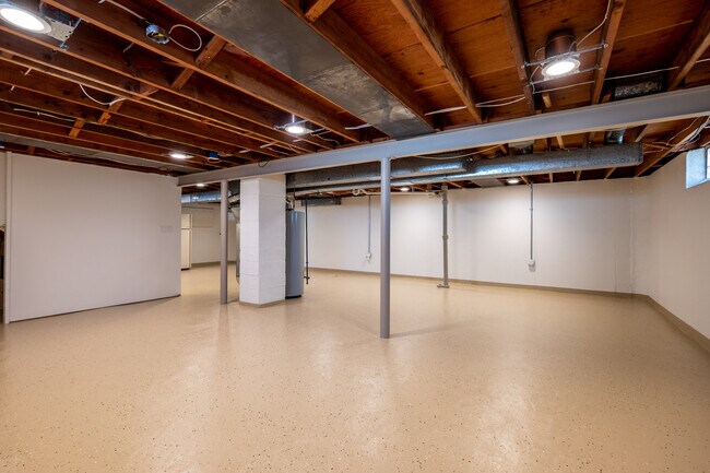 Building Photo - 429 E La Salle Ave