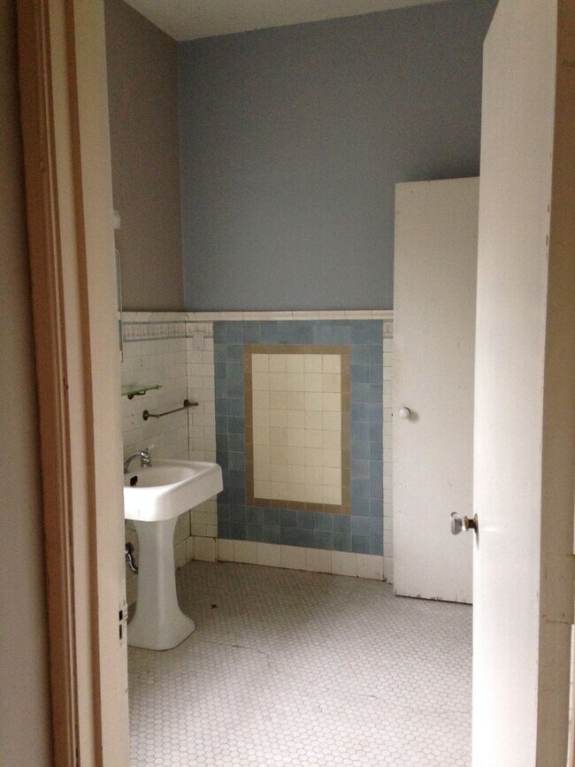 Interior Photo - Washington Street
