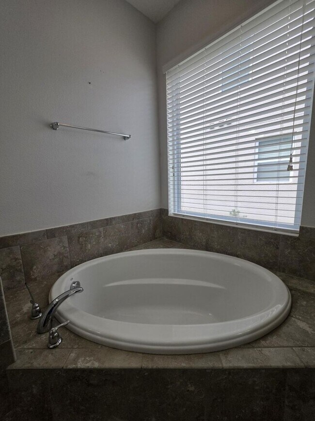 Building Photo - Gorgeous 4-Bedroom, 3-Bathroom Home in Providence