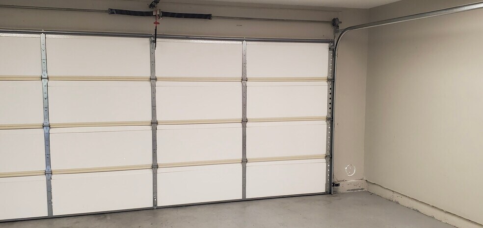 Building Photo - 74563 Sagebrush Dr