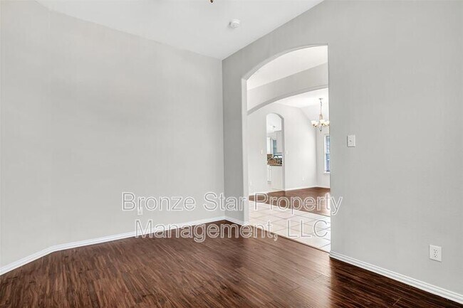 Building Photo - 2827 Rosewood Blvd