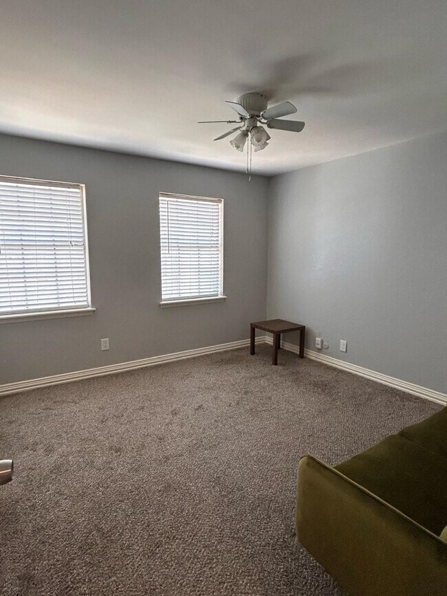 Building Photo - 1715 Moritz Dr