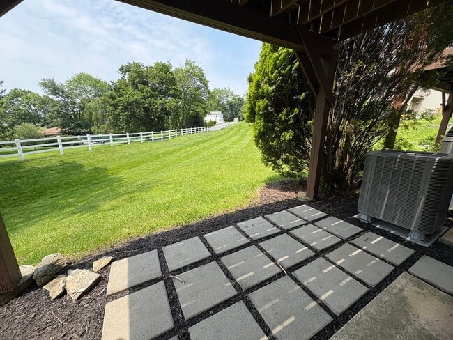 Building Photo - 2 Bedroom 2.5 Bathroom in Hummelstown!