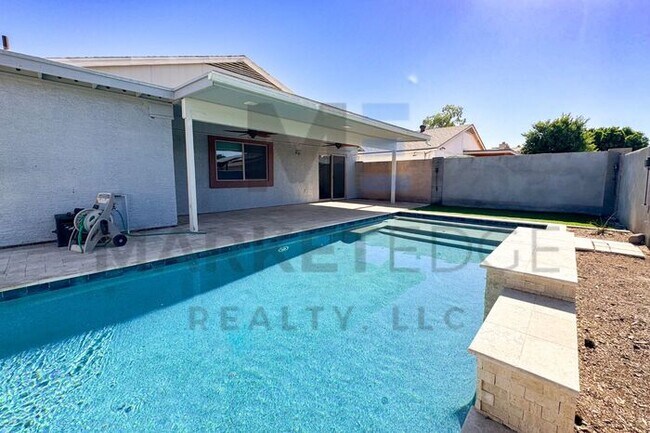 Building Photo - 3Bed/2Bath House at 7th/101! JOIN THE WAIT...