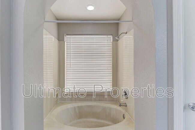 Building Photo - 9035 E Jenan Dr