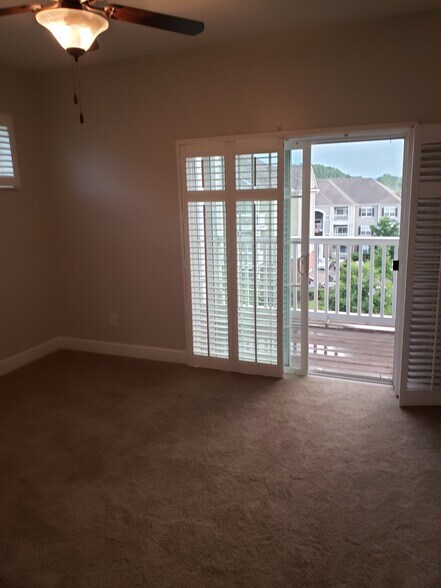 Building Photo - 8201 Lenox Creekside Dr