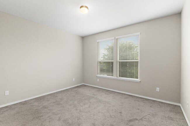 Building Photo - 10719 Noble Canyon