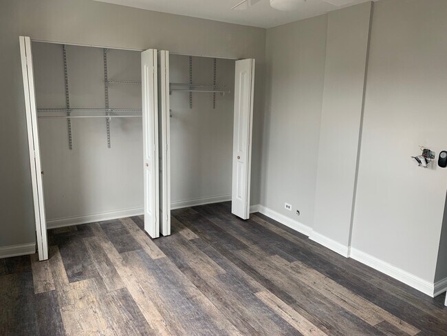 Building Photo - 744 W Gordon Terrace