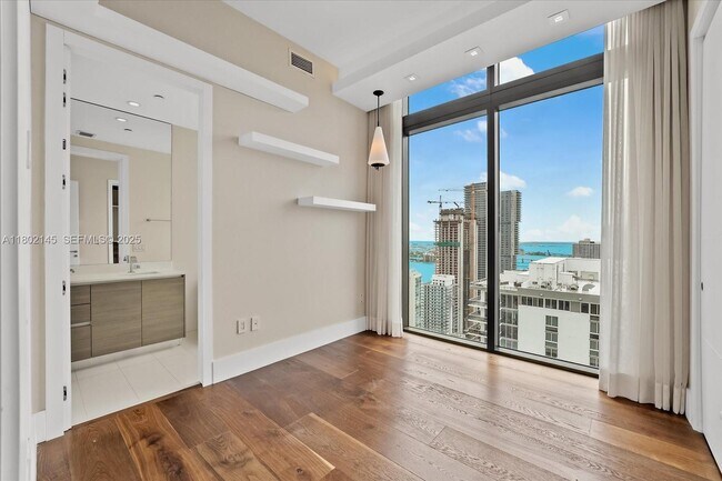 Building Photo - 460 NE 28th St