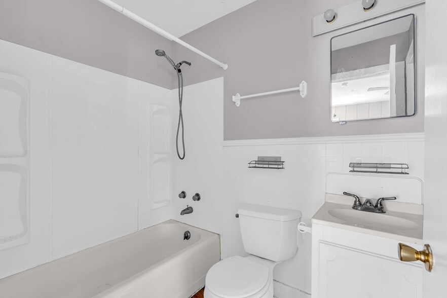 Building Photo - 303 Old West Point Rd