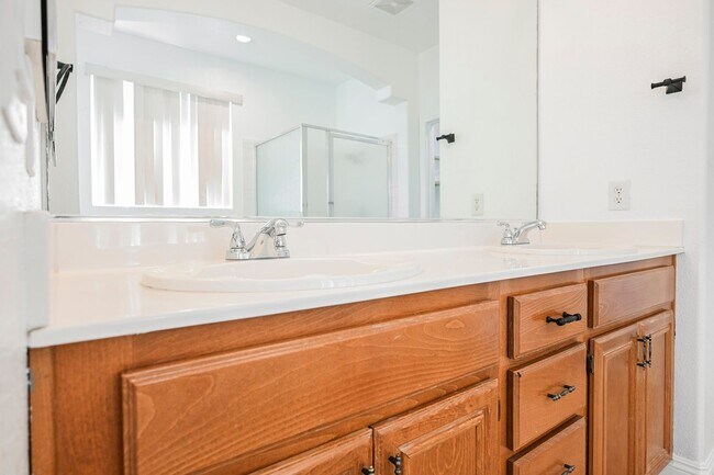 Building Photo - Welcome Home!  One Store Home