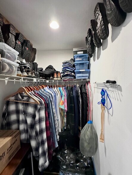 Master Walk in - 9601 9th View St