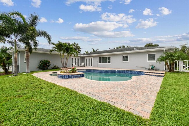 Building Photo - 3938 Versailles Dr