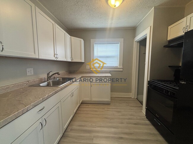 Building Photo - Renovated 3 Bedroom 2 Bathroom in Brookside Park available now!