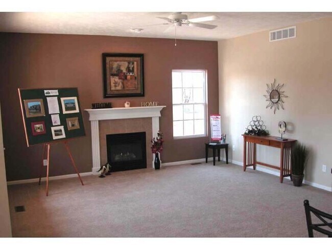 Building Photo - 569 Stonegate Dr