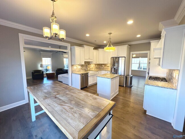 Building Photo - 4260 Sullivan St