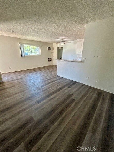 Building Photo - 686 E Cottonwood Rd