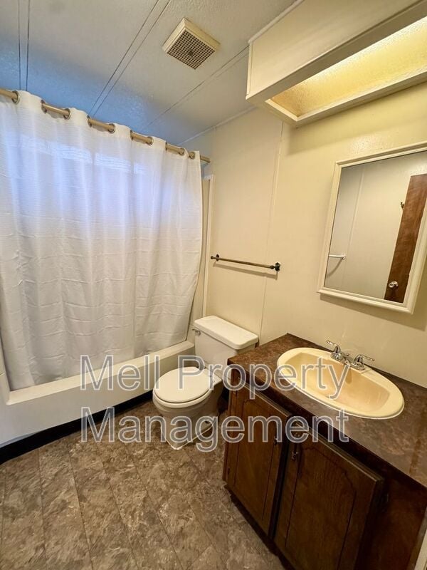 Building Photo - 2050 E Timberlake Dr W