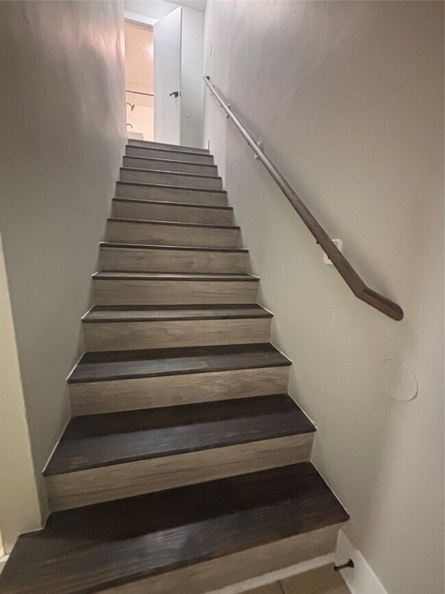 Building Photo - 216 S Pruett St