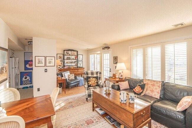 Building Photo - 432 Humphrey St