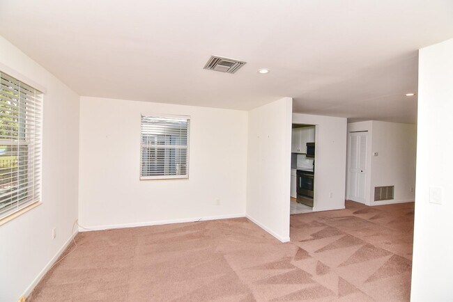 Building Photo - 919 Viscaya Blvd