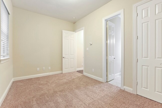 Building Photo - 5812 La Vista Dr