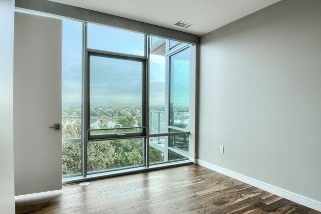 Building Photo - Two Bedroom Penthouse in Denver
