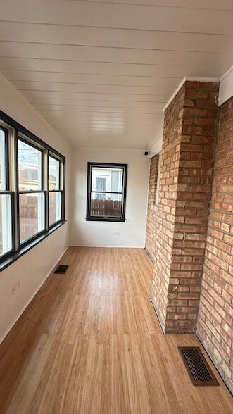 Building Photo - 7520 W Carmen Ave