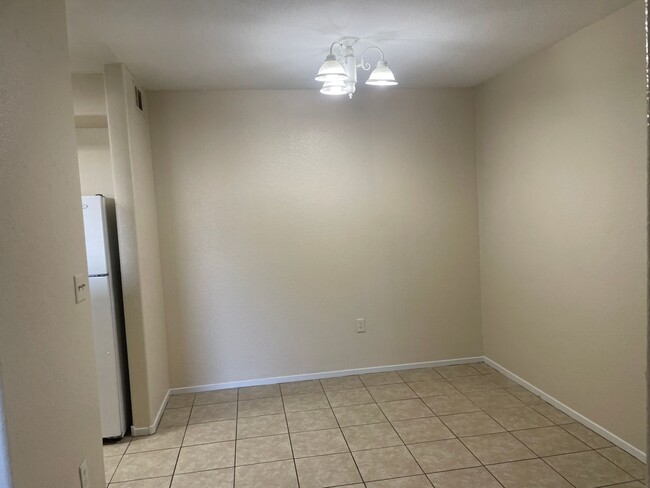 Building Photo - 1 bathroom condo located in the desirable ...