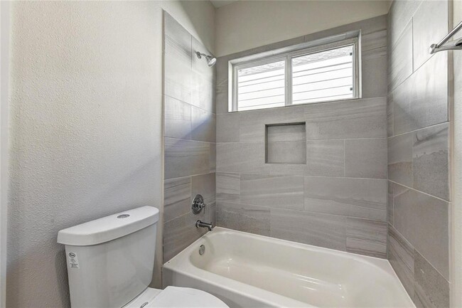 Building Photo - 3362 Pinemont Dr
