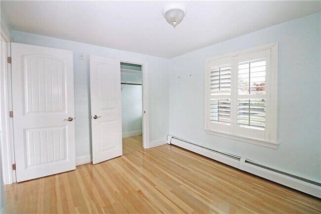 Building Photo - 249 Tuckerman Ave