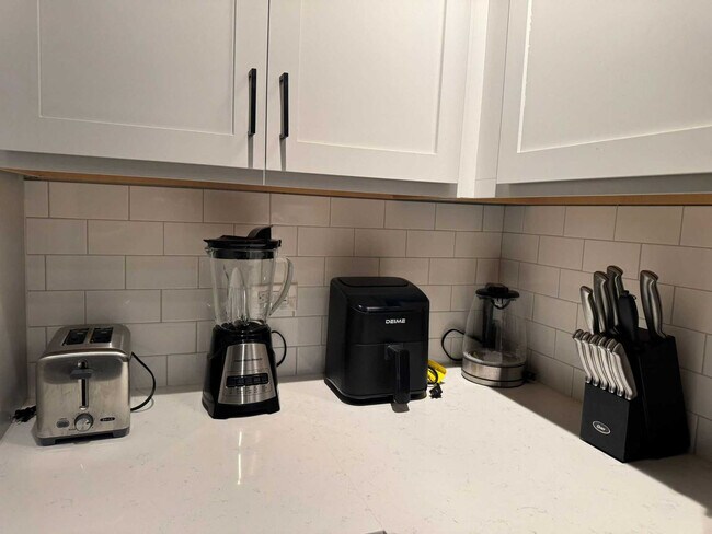 Building Photo - 1011 W Juneau Ave