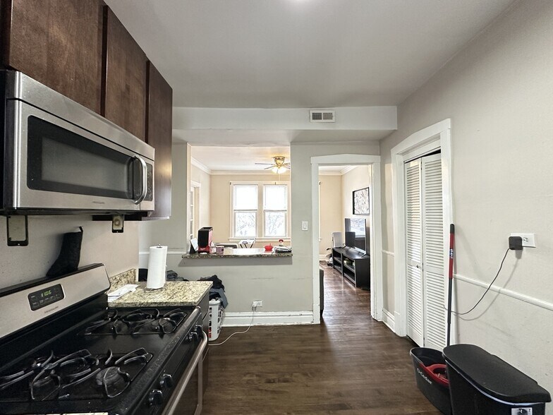 Building Photo - 3538 W Grace St