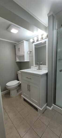 Building Photo - 440 Lockwood Dr