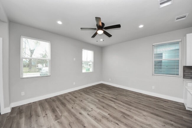 Building Photo - 19104 Sears Dr