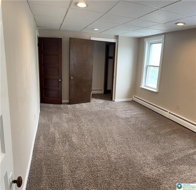 Building Photo - 402 Prospect Ave