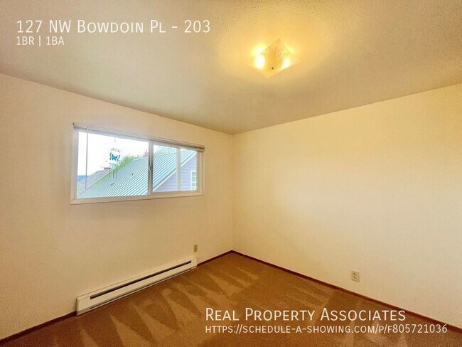 Building Photo - 127 NW Bowdoin Pl