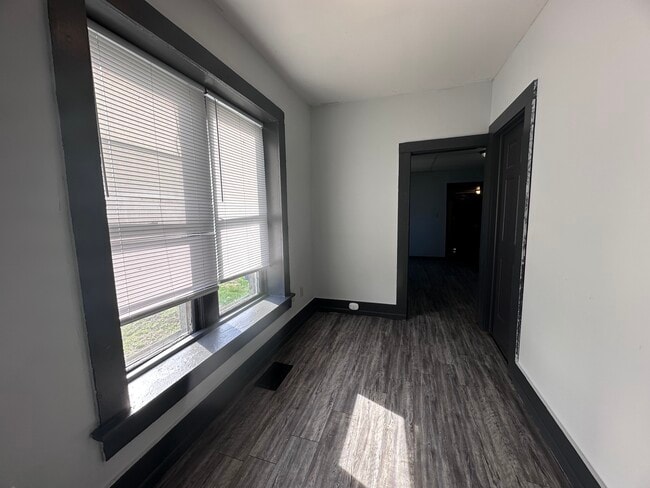 Building Photo - 612 South-