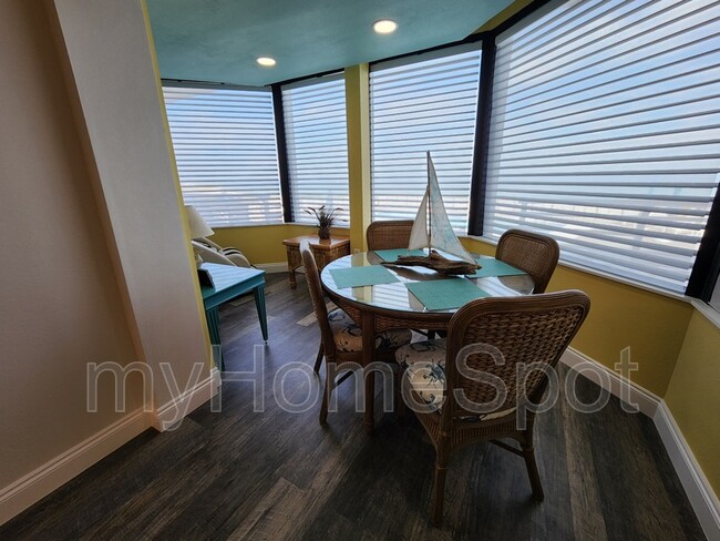 Building Photo - 1390 Fort Pickens Rd