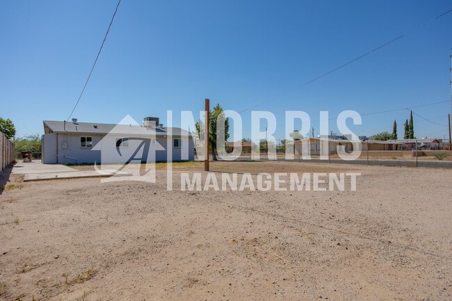 Building Photo - Great Home Located in Eloy at a Great Price!