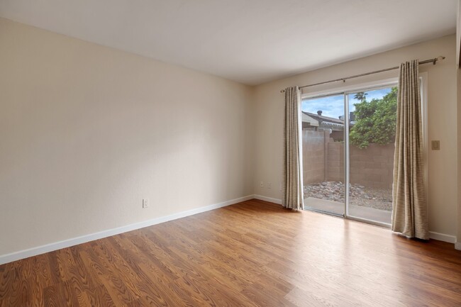 Building Photo - Lovely  South Scottsdale Charmer!