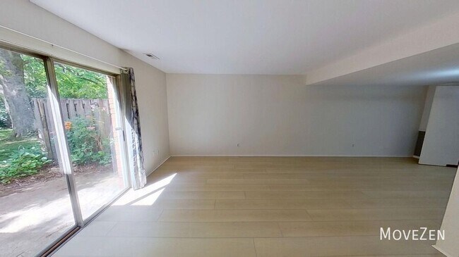 Building Photo - 5805 Nottoway Ct