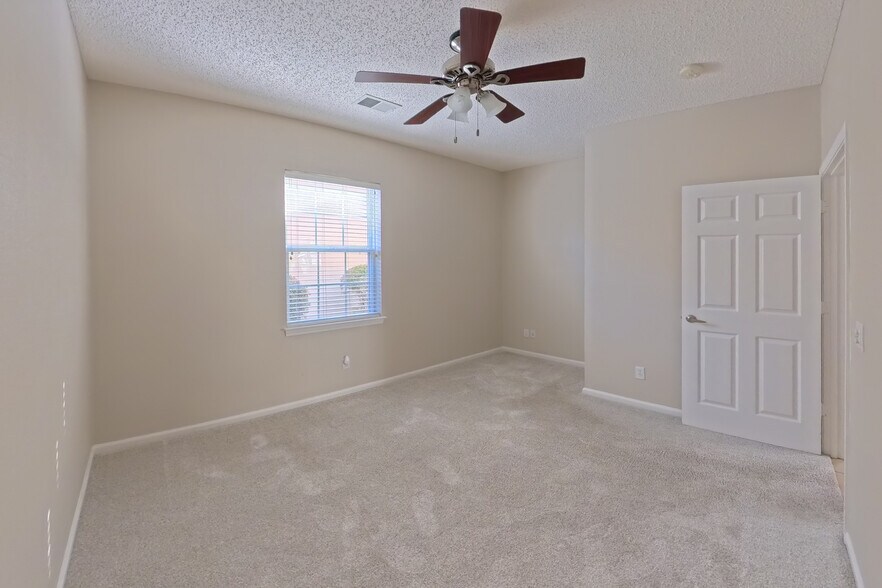 Building Photo - 149 Landing Ln