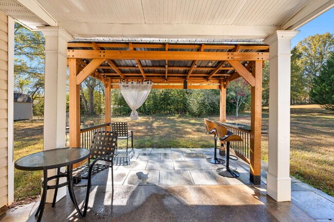 Building Photo - 3 Bedroom Ranch in Golf Cart Area of Senoia